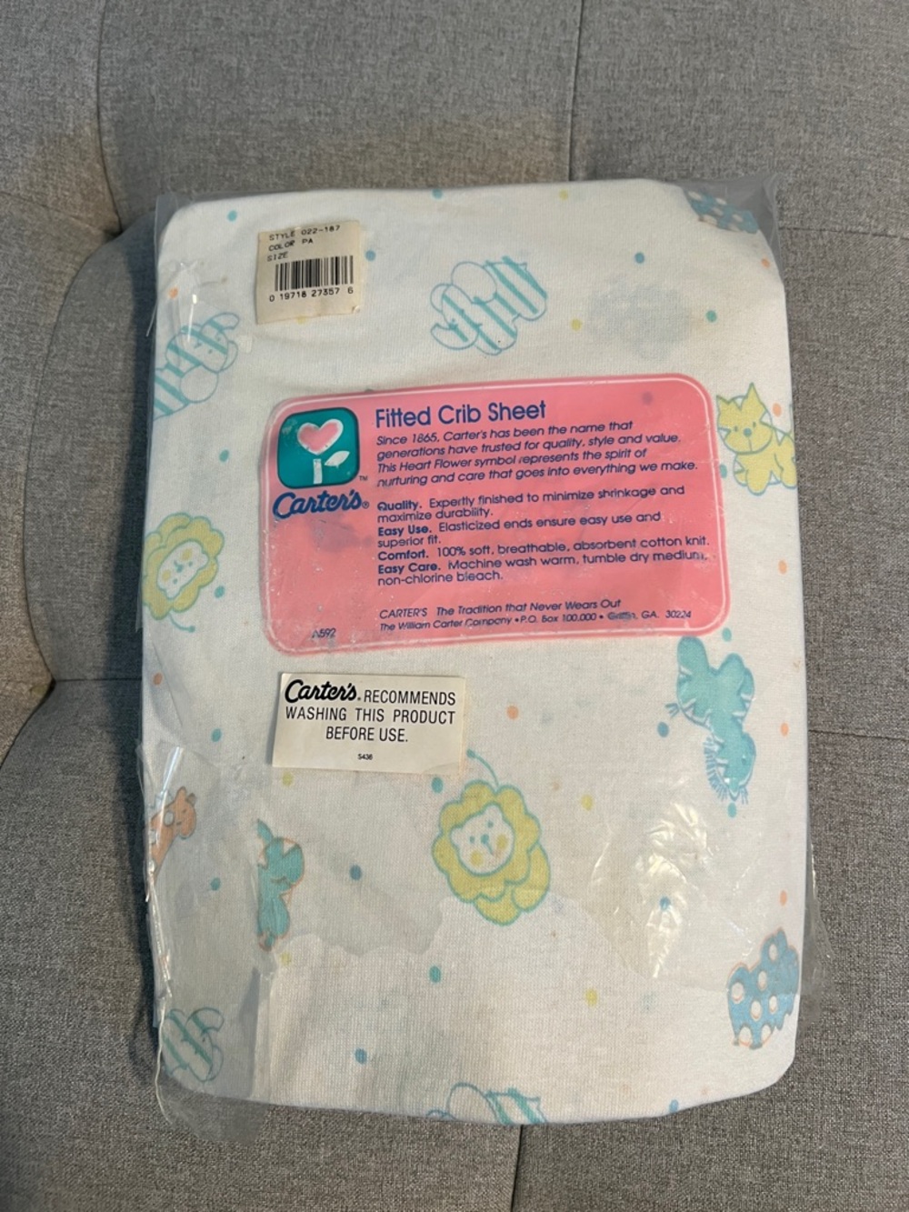 Carter's White Fitted Crib Sheet with Pastel Animal Motif. NEW